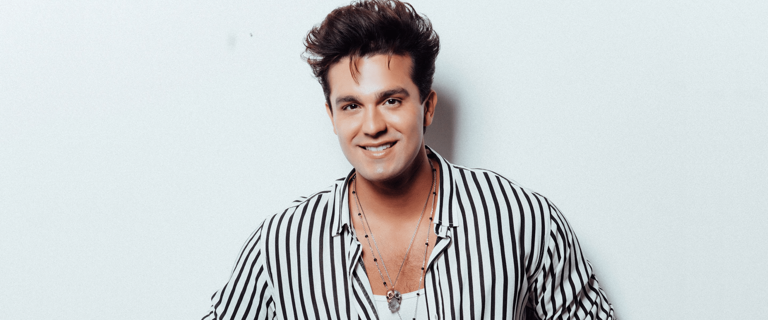 qual a altura de Luan Santana